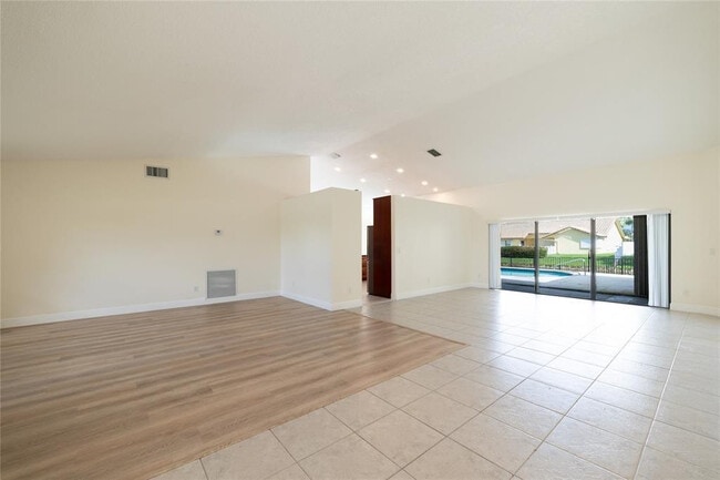 Building Photo - 1260 NW 101st Ave