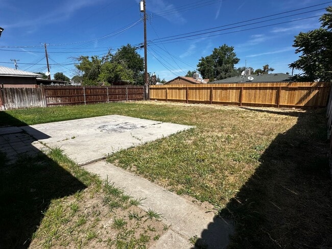 Building Photo - CUTE 3+1 South Bakersfield 93304 $1700