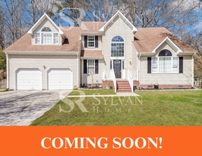 Building Photo - Easy living in this 4 BR, 2.5 BA home