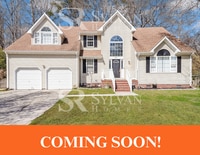 Building Photo - Easy living in this 4 BR, 2.5 BA home