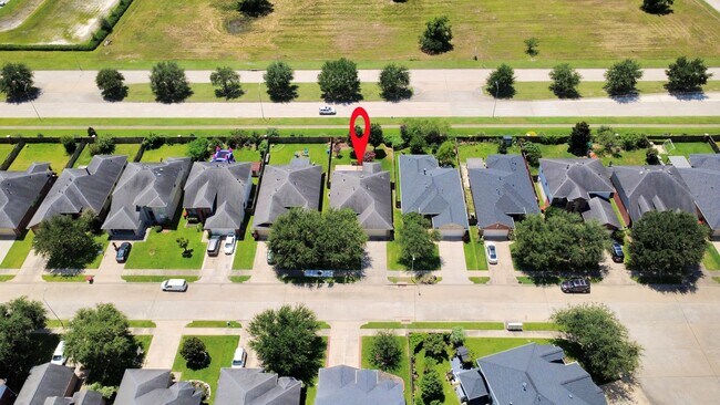 Building Photo - 7330 Jacobs Well Dr