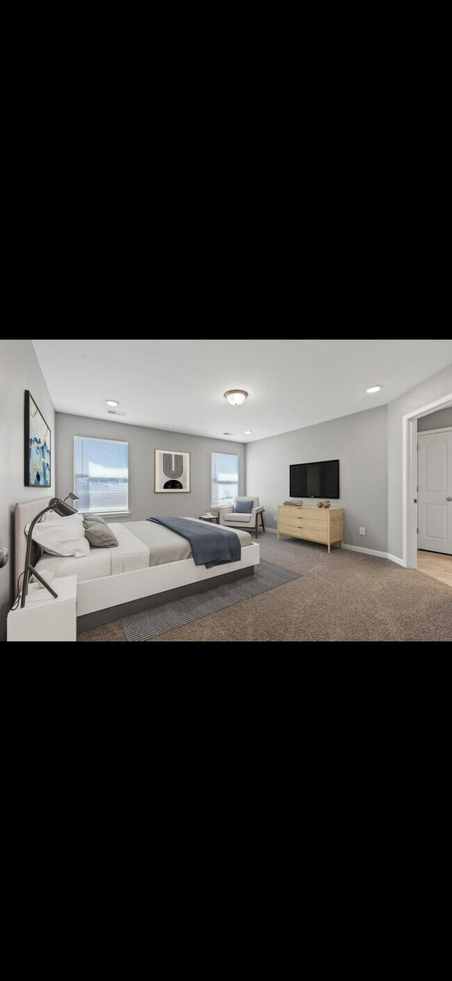 Building Photo - 348 Pageant Dr