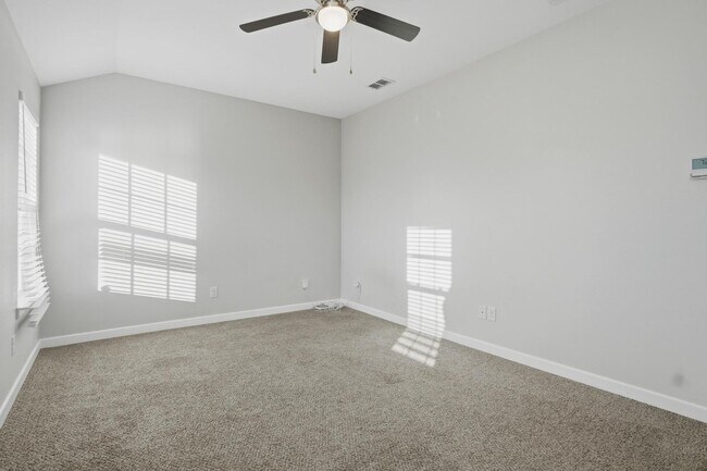 Building Photo - 2050 Lillius St