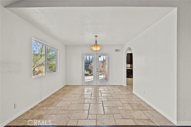 Building Photo - 1138 Lakeview Dr