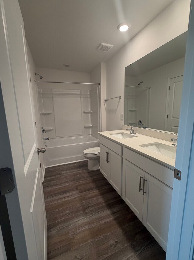 Building Photo - 166 Rusling Leaf Dr