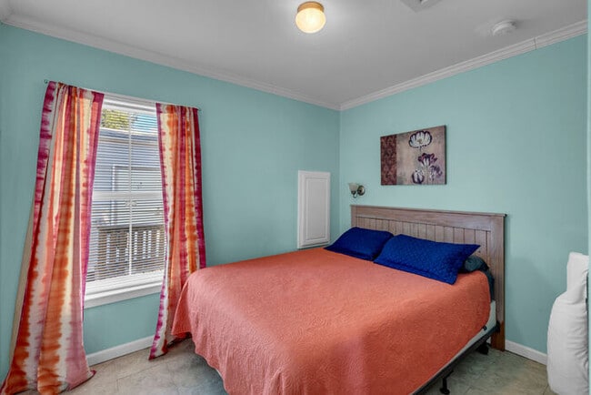 Building Photo - 171 Paradise Ave