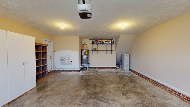 Building Photo - $300 OFF First Month's Rent! 3 Bedroom Ran...