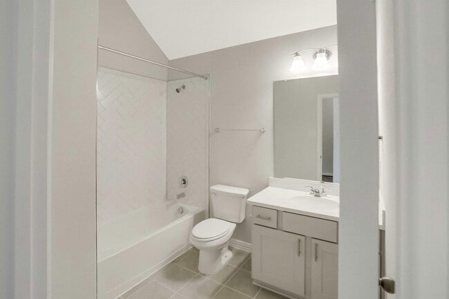 Building Photo - 335 Spinnaker Loop