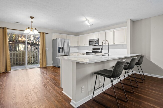 Building Photo - 131 Crestwood Ln