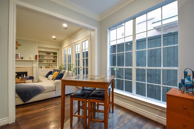 Building Photo - 3226 Pemberton Cir Dr