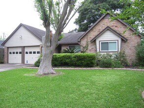 Building Photo - 5934 Hummingbird St