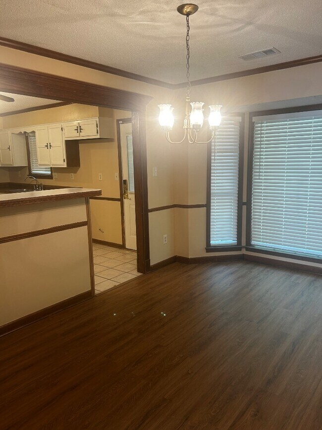 Building Photo - 500 Bedlington Dr
