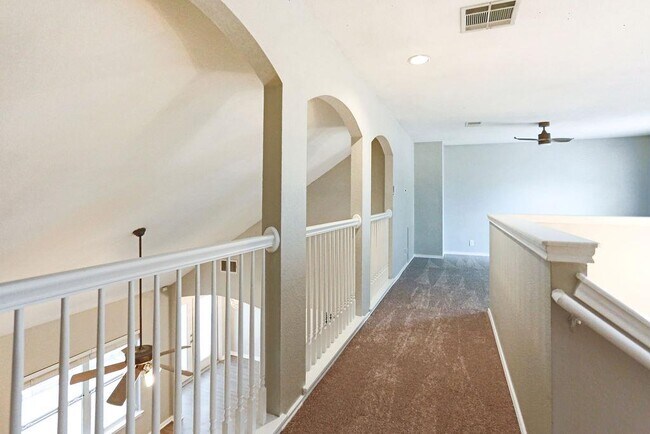 Building Photo - 1611 Abbey Ln