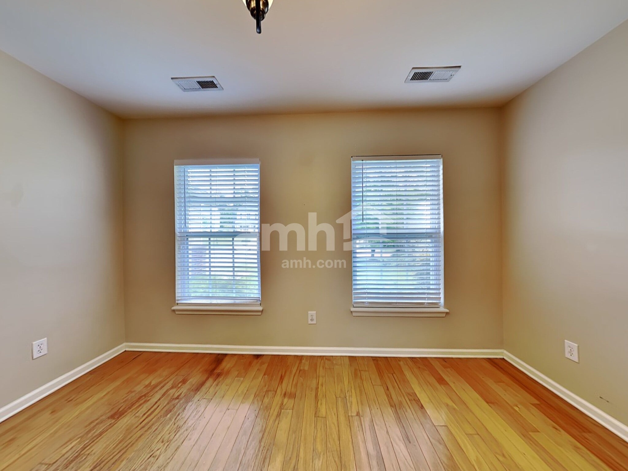 Building Photo - 4999 Ballantine Dr