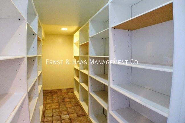 Building Photo - 3560 Pine Ave