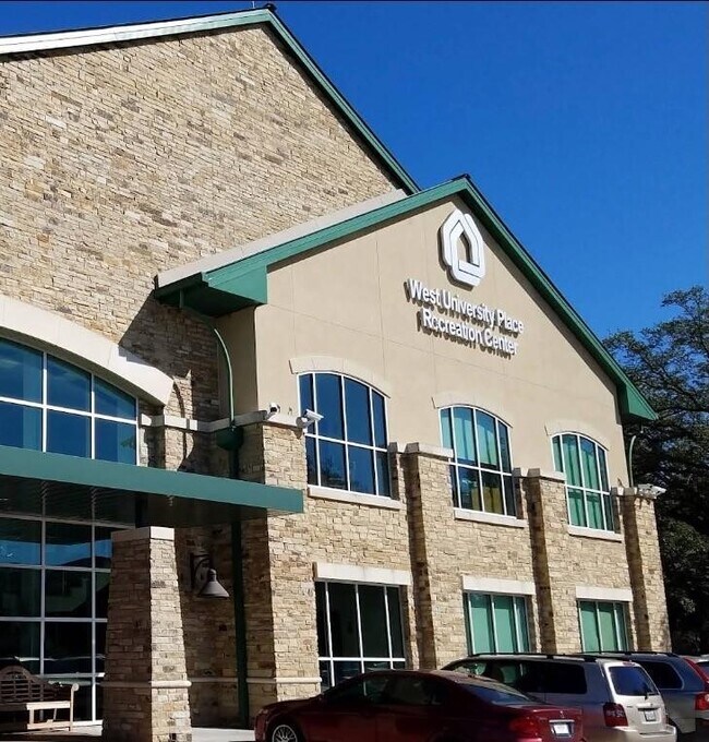 Building Photo - 4026 Villanova St