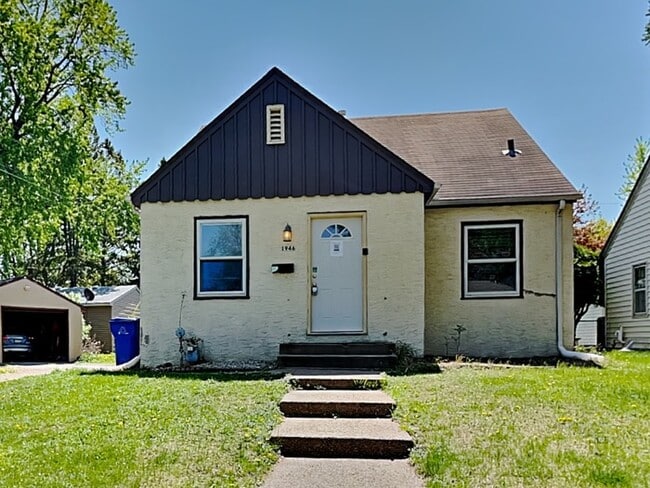 Building Photo - 1946 Cottage Ave E