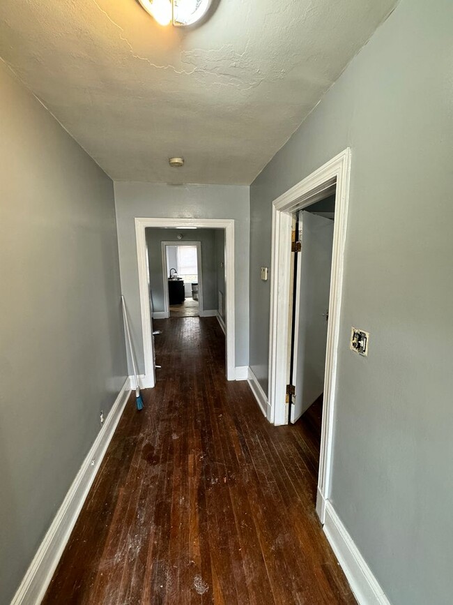 Building Photo - Roomy 3 bed 1 bath House in the Southside!