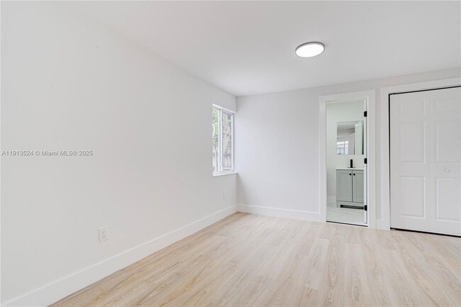 Building Photo - 6044 SW 37th St