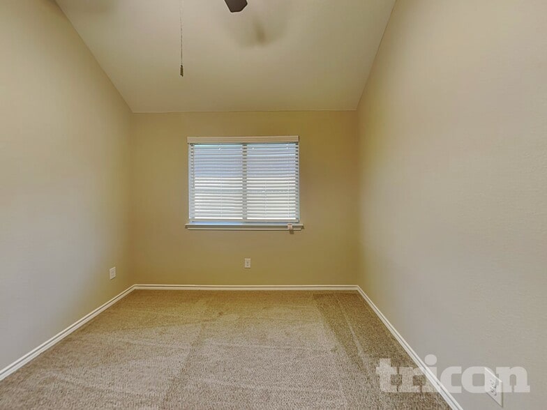 Building Photo - 313 Lucky Landing Dr