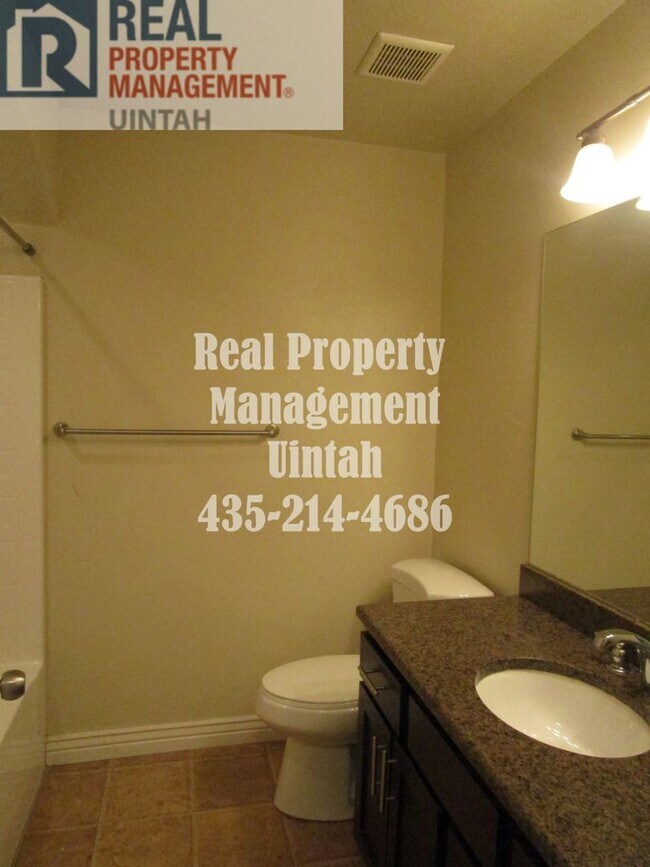 Building Photo - 3 bed 2.5 bath townhome in Fox Run