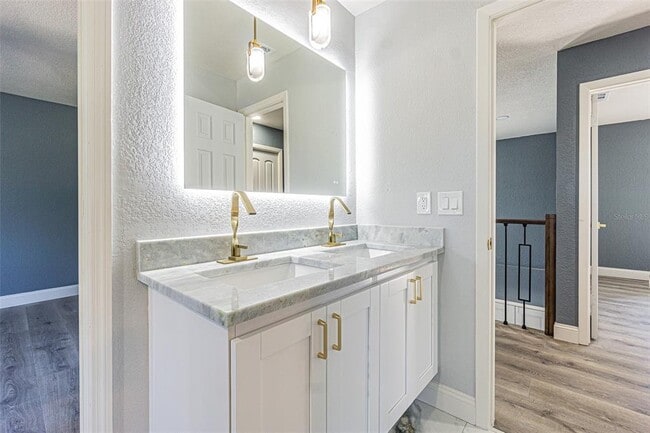 Building Photo - 6379 Conniewood Square
