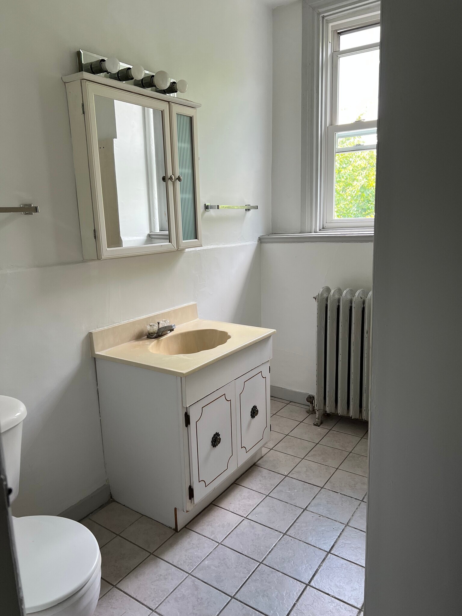 Bathroom with shower - 402 S Winebiddle St