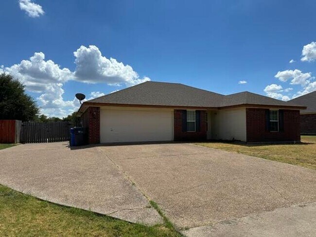Building Photo - 4300 Larry Don Ln