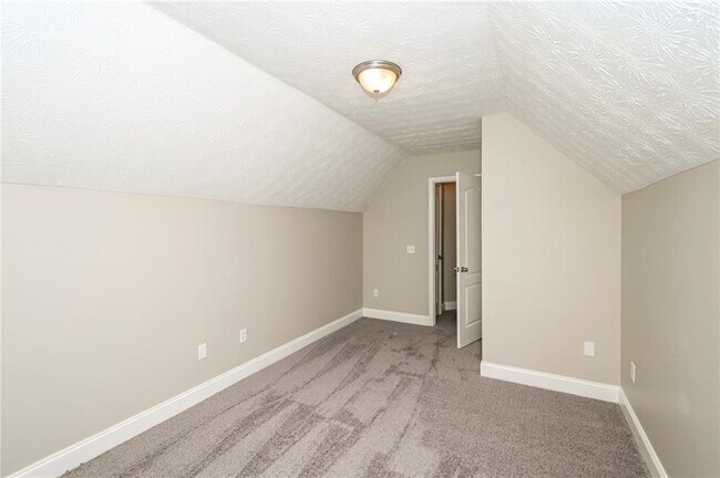 Building Photo - 4520 Ferncrest Pl