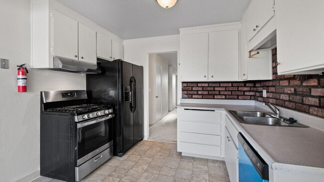 Building Photo - 4 Bedroom home with RV parking