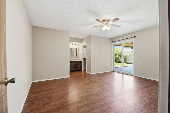 Building Photo - 7001/7003 S Indianapolis Ave Duplex