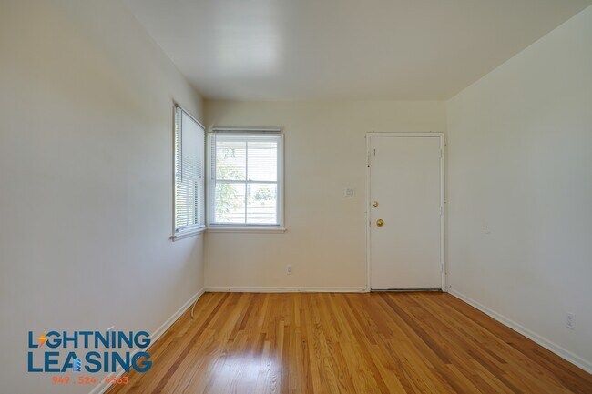Building Photo - 6227 1/2 Craner Ave-6D