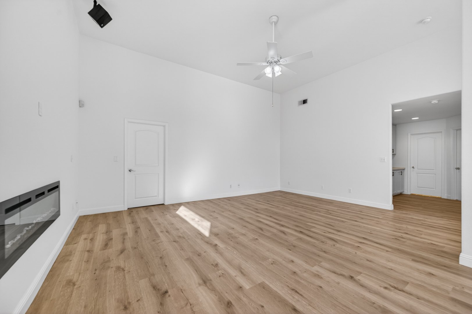 Building Photo - 10291 N Whitney Ave