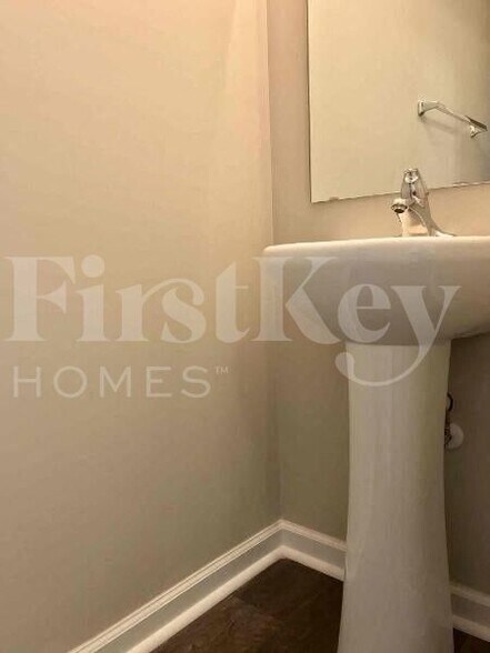 Building Photo - 8128 Wildwood Farms Dr