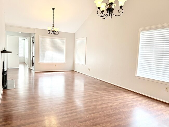 Building Photo - 11633 Village Pl Dr