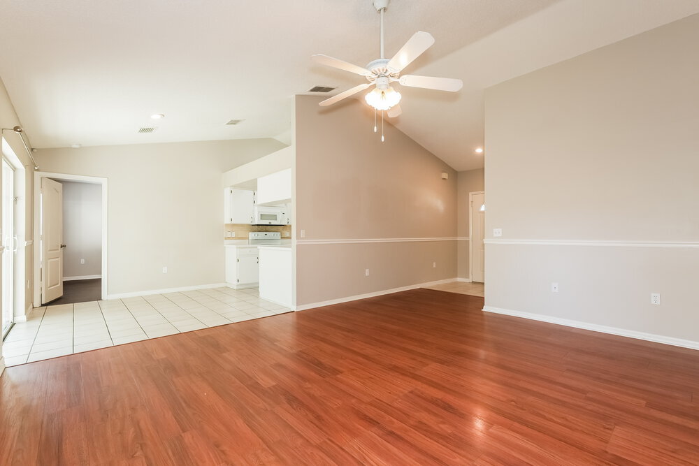 Building Photo - 656 Lakemont Dr