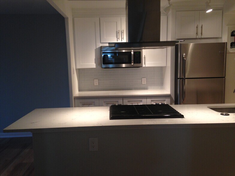 Building Photo - 604 S Washington Sq