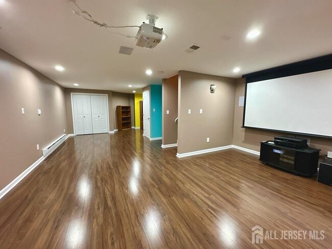 Building Photo - 1304 Dahlia Cir