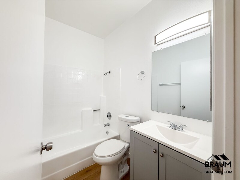 Building Photo - 11459 Collins St