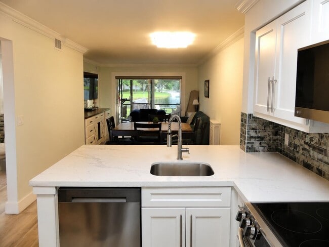 Building Photo - 2226 N Cypress Bend Dr