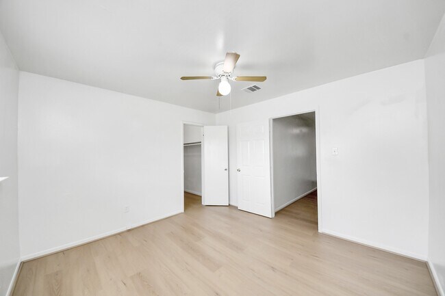 Building Photo - 9131 Rentur Dr