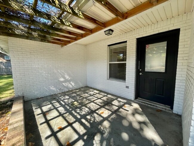 Building Photo - 1315 Forest Shore Dr