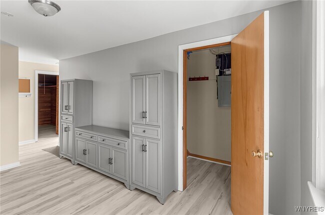 Building Photo - 273 Division St