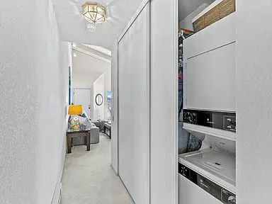 Building Photo - 1 Surf Way