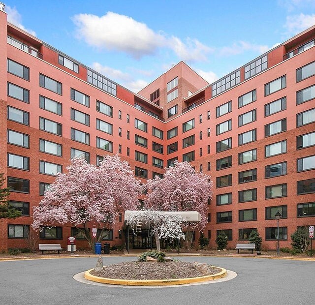 Building - 1021 Arlington Blvd