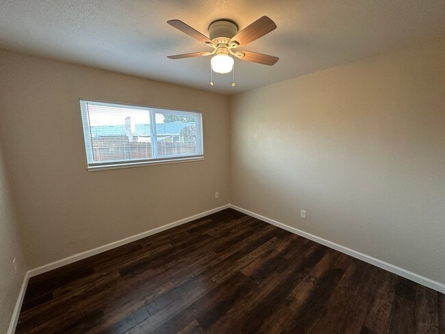 Building Photo - 1424 Kent Way