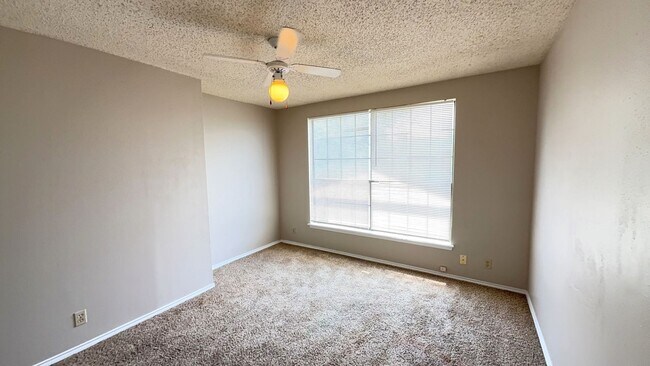 Building Photo - 6931 Wright Way St