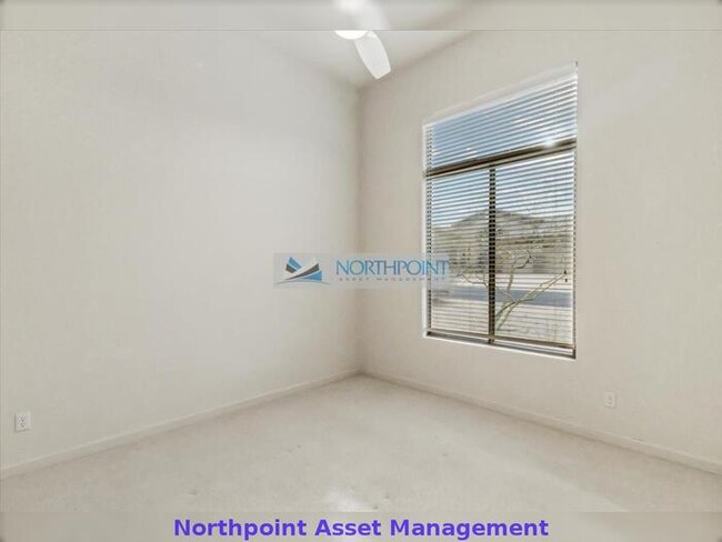Building Photo - 4 bed, 3 bath in a Must-Have location