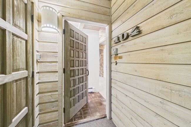 Building Photo - 651 S Monarch St