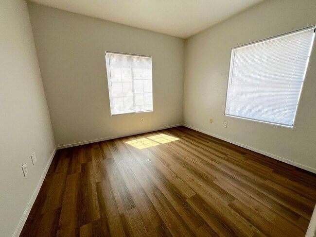 Building Photo - 2bed/2bath first floor unit in gated community